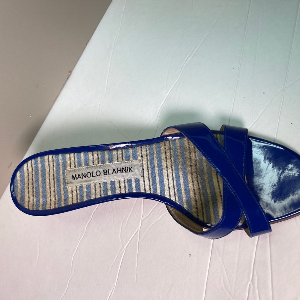 Manolo Blahnik Callamu Blue  Patent Leather sandals - Picture 2 of 5